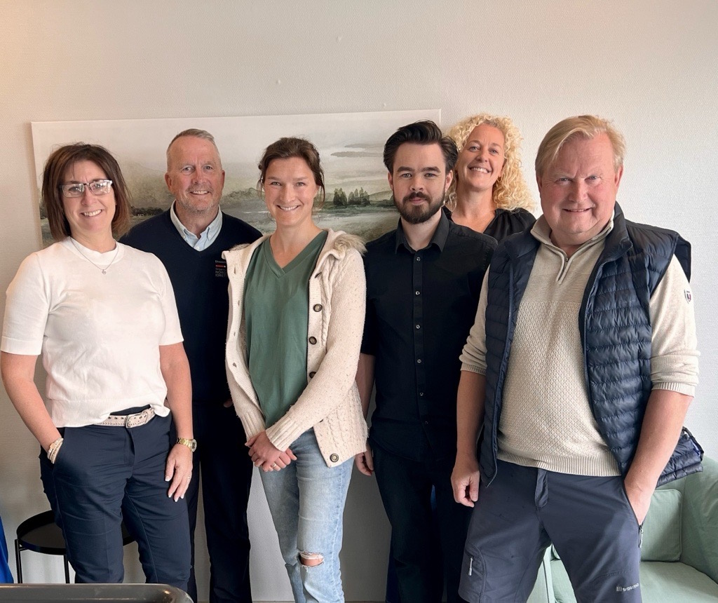 Fra venstre: Sissi Hafskjold, (samfunnsutvikler, Drammen idrettsråd) Geir Vetterstad Skinnes (daglig leder, Drammen idrettsråd), Ingunn Opsal- Hersleth (daglig leder, Drammen Friluftsforum), Magnus Aanestad Oseth, (daglig leder, Drammen Kulturråd) Thea H. Utvik (Styreleder, Drammen Friluftsforum), Per Fjeld-Olsen (styreleder, Drammen idrettsråd)