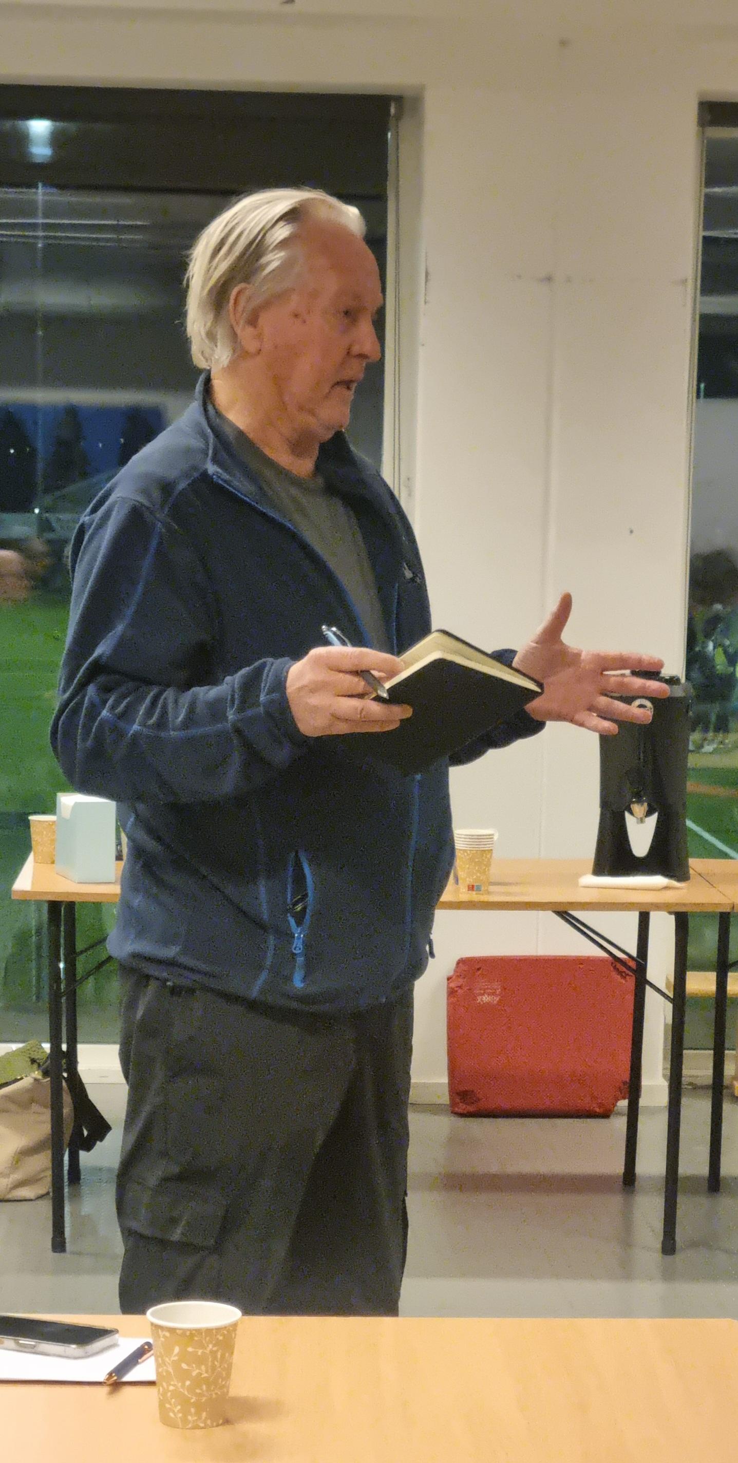 Gunnar forklarer ny ordning for anleggsst&oslash;tte.jpg