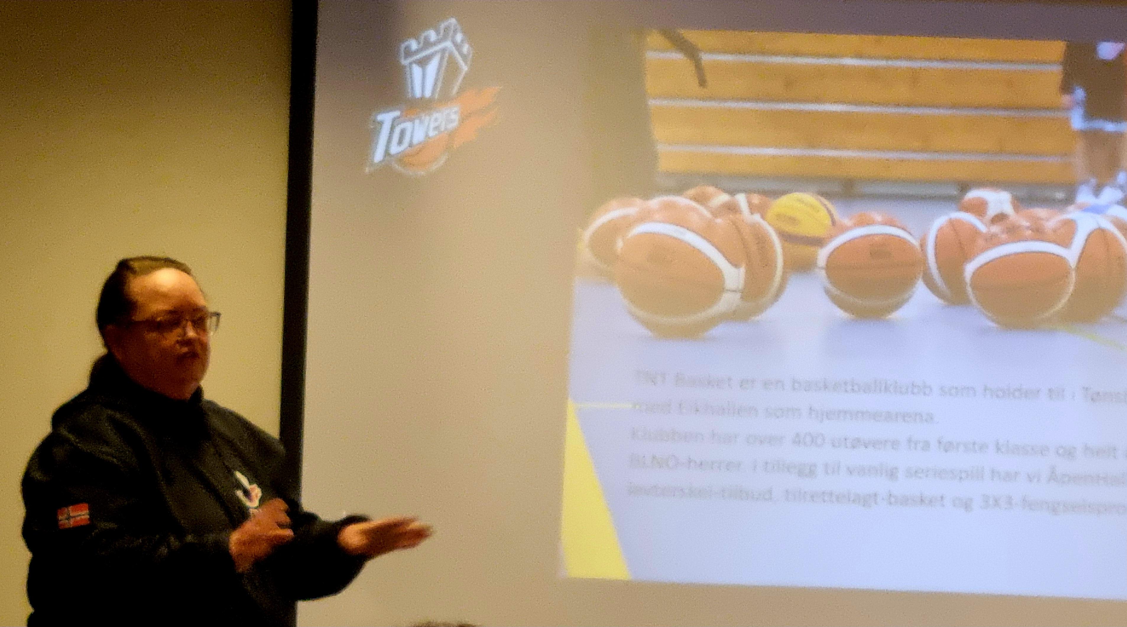 Kari Hege J&oslash;nland fra TNT Basket med innlegg.jpg